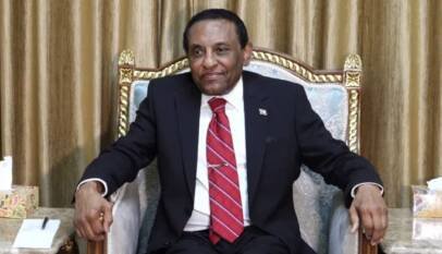 أبرزهم معز عمر بخيت رئيس الوزراء يصدر قراراً بتعيين ثلاثة وزراء ضمن حكومة الأمل