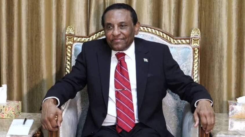 أبرزهم معز عمر بخيت رئيس الوزراء يصدر قراراً بتعيين ثلاثة وزراء ضمن حكومة الأمل