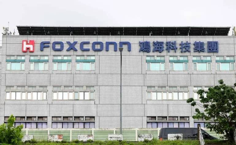 أزمة تصنيع تهدد آبل…الصين تسحب مهندسيها من الهند