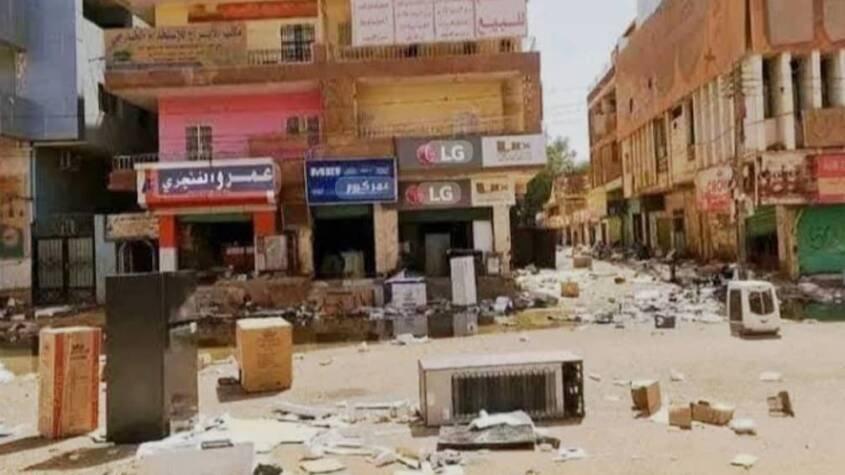 تجار شارع الحرية بالخرطوم يدشنون العودة لمتاجرهم