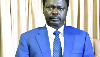 مناوي من باريس يطالب الحكومة الفرنسية بالتحرك لفك حصار الفاشر