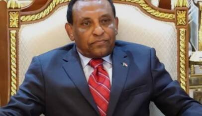 كامل إدريس يعزي أسر شهداء مسجد الفاشر