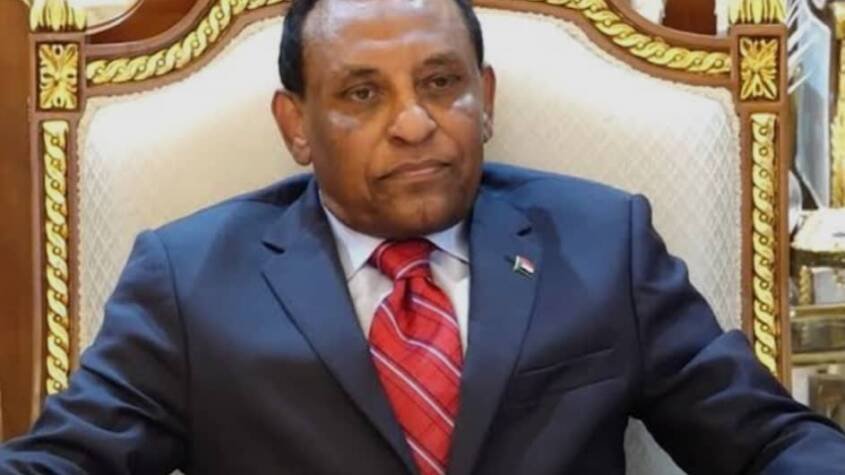 كامل إدريس يعزي أسر شهداء مسجد الفاشر