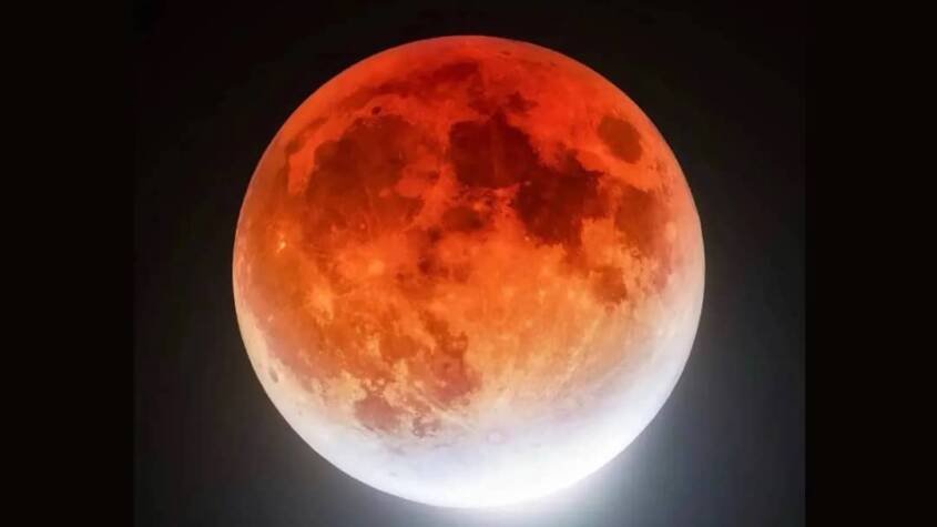 خسوف كلي للقمر يوم غد الأحد
