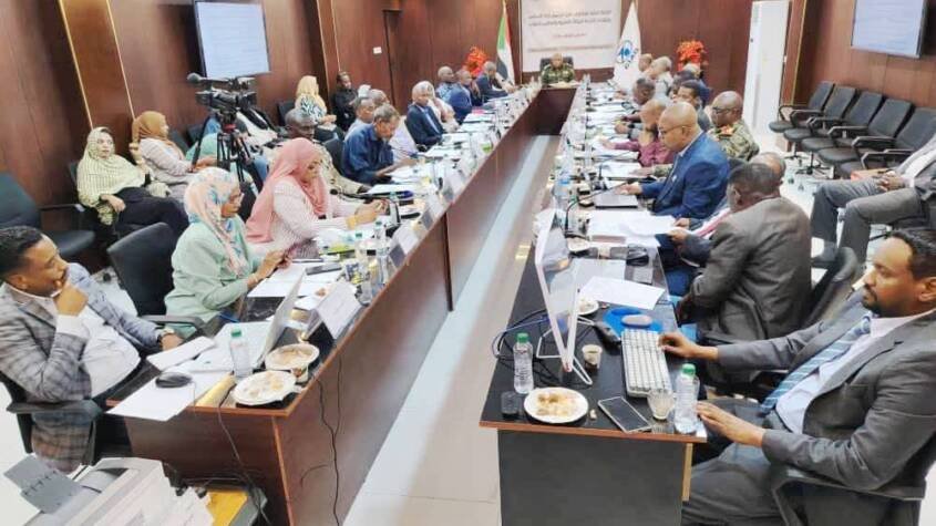 بحضور وزير العدل اجتماع اللجنة العليا لترسيم الخط البحري وبناء قاعدة بيانات بحرية ببورتسودان